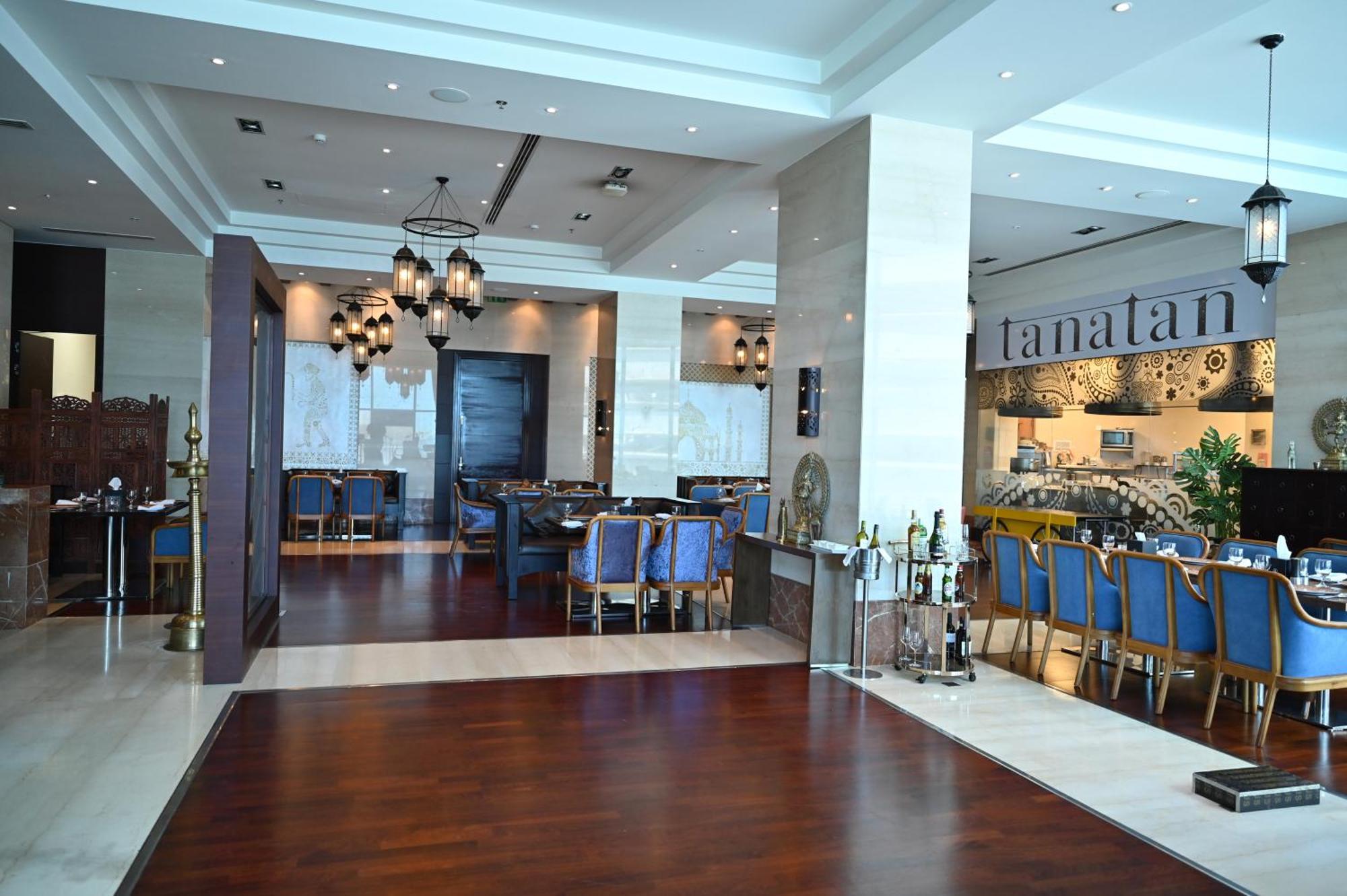 Ramee Grand Hotel And Spa Manama Exteriör bild Restaurant