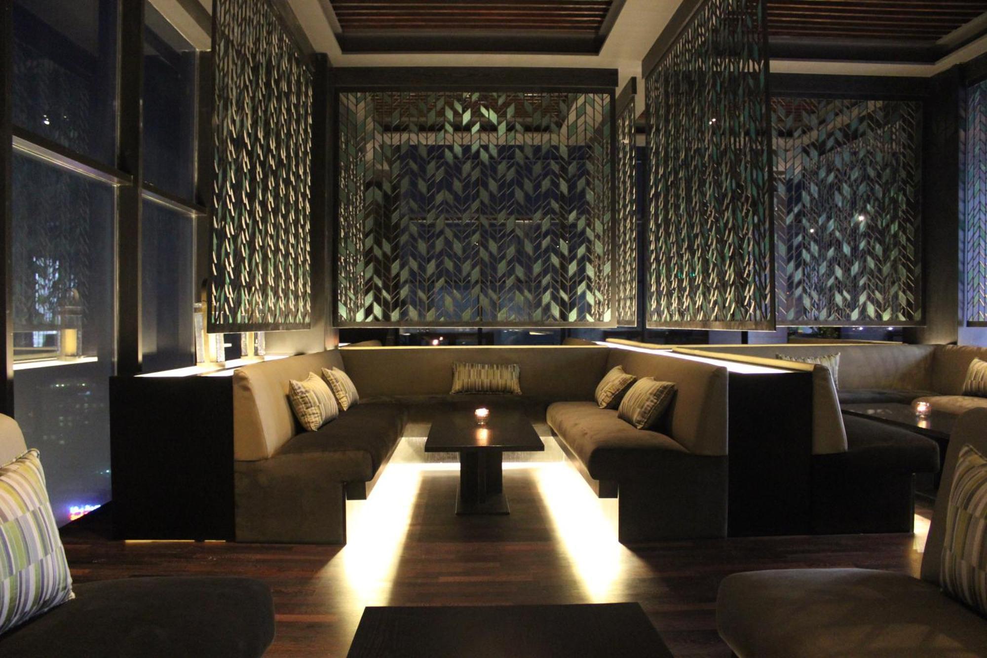 Ramee Grand Hotel And Spa Manama Exteriör bild The interior of the bar