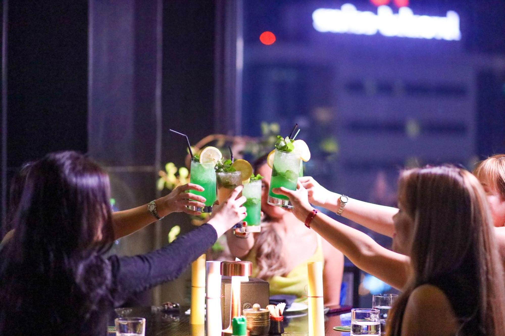 Ramee Grand Hotel And Spa Manama Exteriör bild A group of friends toasting with cocktails
