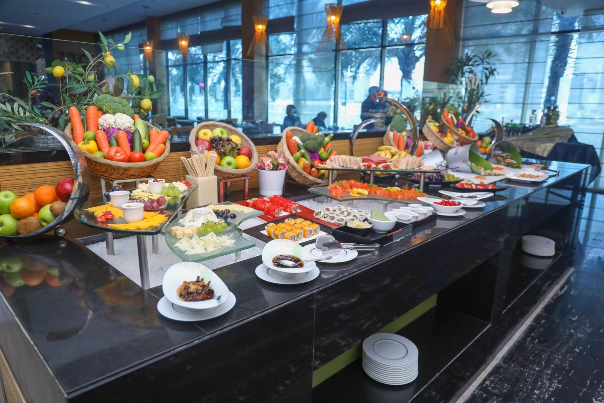 Ramee Grand Hotel And Spa Manama Exteriör bild A buffet at a hotel