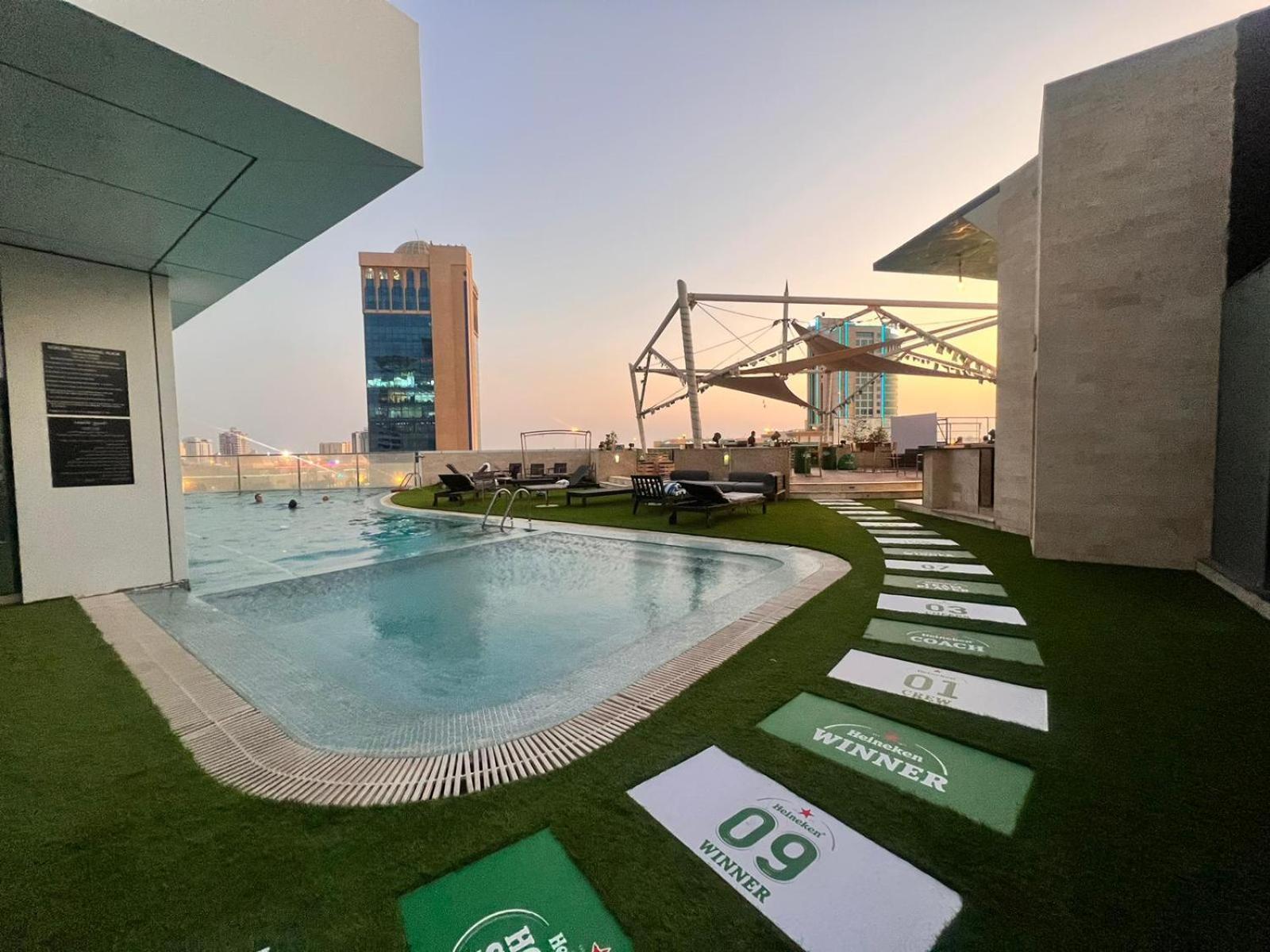 Ramee Grand Hotel And Spa Manama Exteriör bild Rooftop pool at the hotel