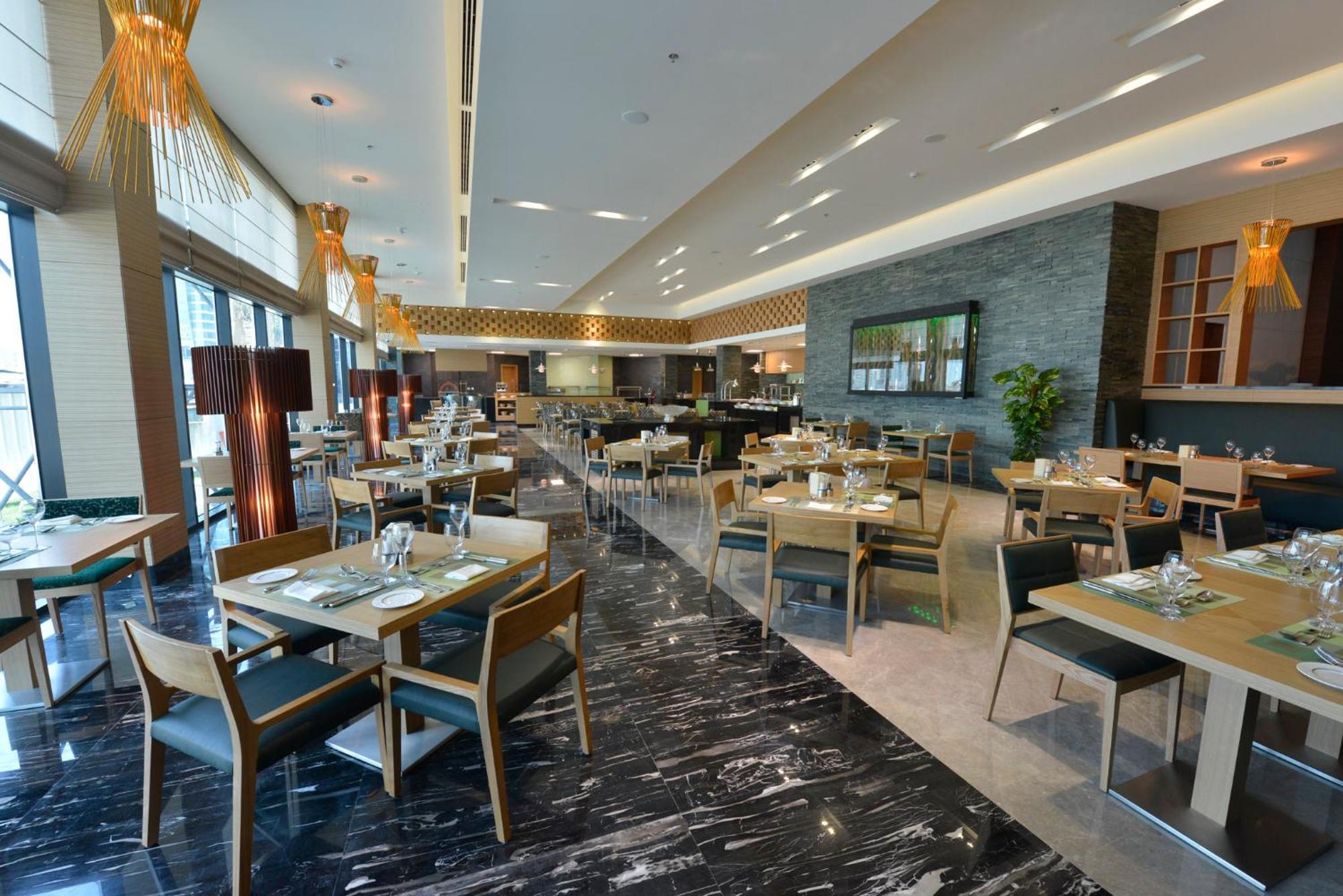 Ramee Grand Hotel And Spa Manama Exteriör bild The restaurant