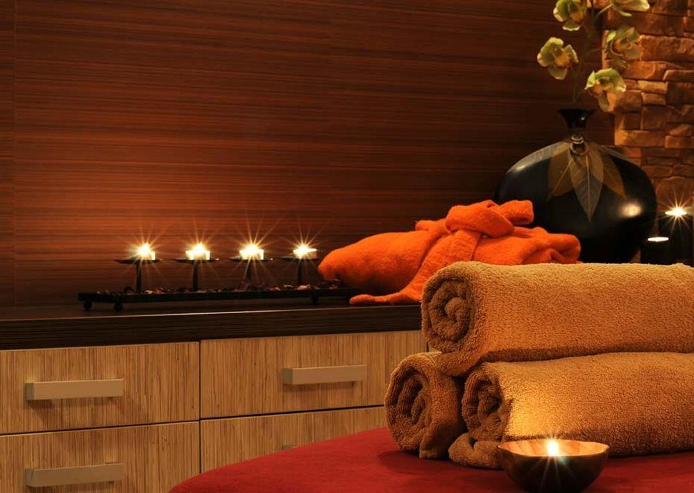 Ramee Grand Hotel And Spa Manama Exteriör bild A spa