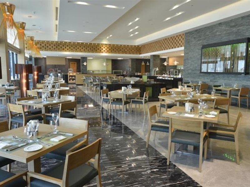 Ramee Grand Hotel And Spa Manama Exteriör bild The restaurant