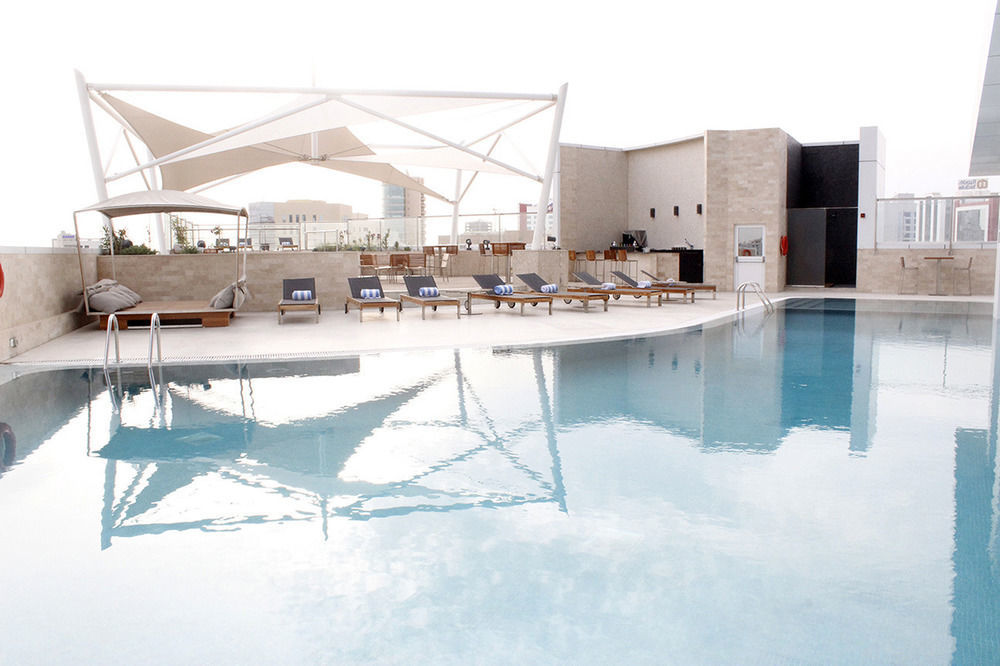 Ramee Grand Hotel And Spa Manama Exteriör bild The pool at the hotel